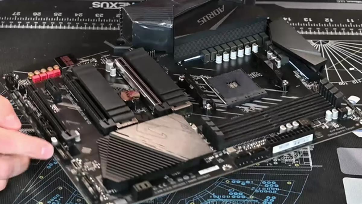 GIGABYTE B550 AORUS ELITE V2 マザーボード ATX AMD B550チップセット搭載 MB5128 Gigabyte B550 Aorus Elite V2 AMD AM4 ATX Motherboard - Silicon