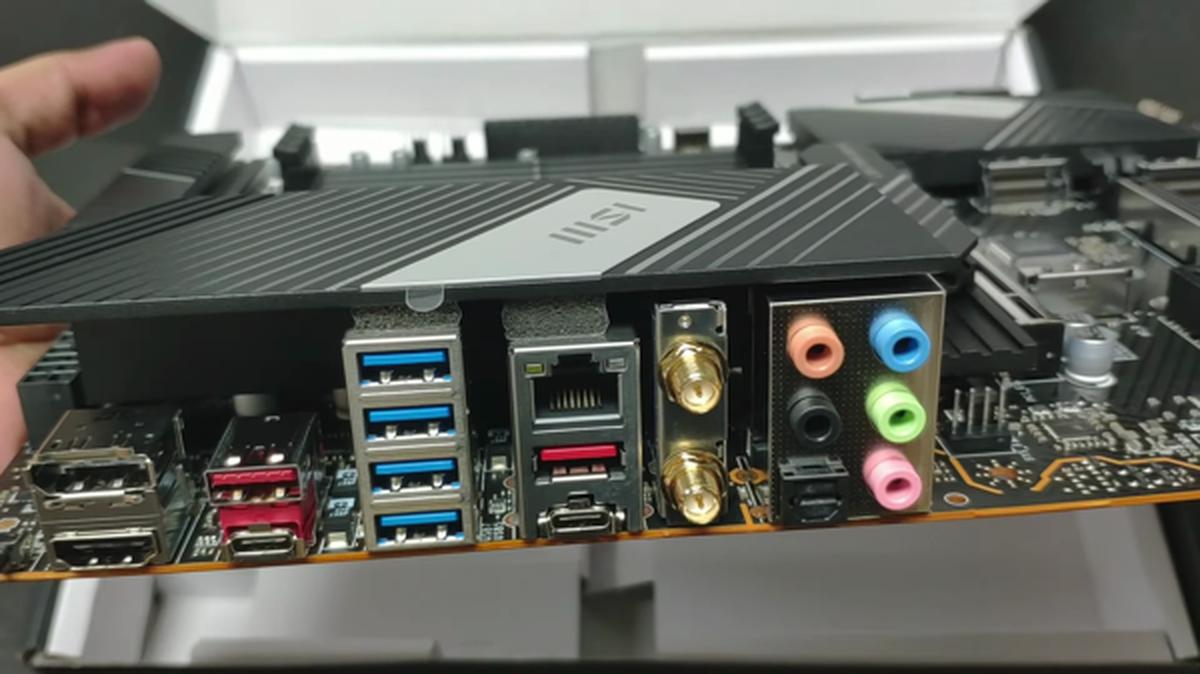 Challenging but powerful motherboard: the MSI PRO X670-P WiFi ATX